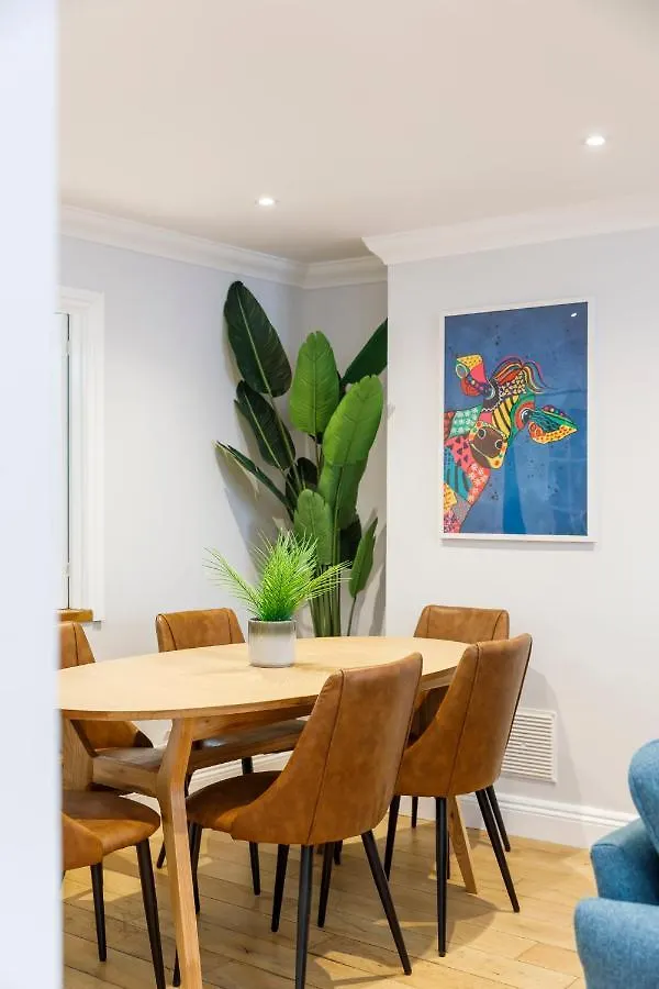 Beautiful Central 3-Bed W/Roof Terrace & Parking Villa Brighton 0*,  United Kingdom