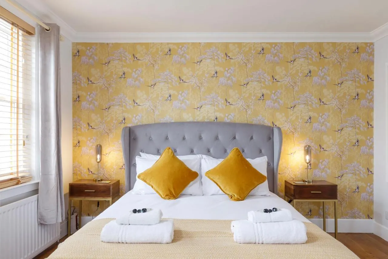 Beautiful Central 3-Bed W/Roof Terrace & Parking Villa Brighton 0*,  United Kingdom