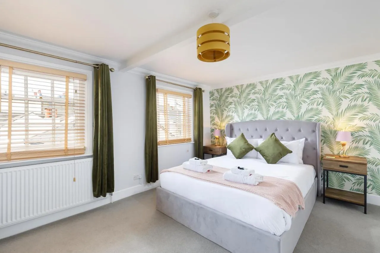 Beautiful Central 3-Bed W/Roof Terrace & Parking Villa Brighton